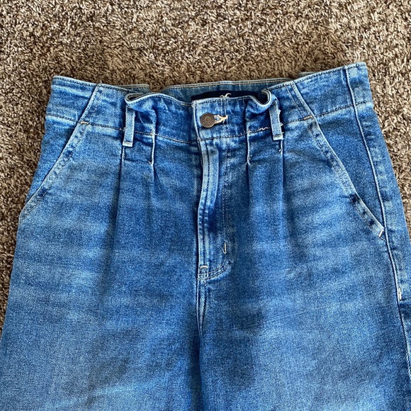 Hollister ultra high rise mom jeans - Picture 2 of 5